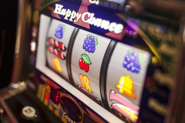 Bigger Bass Bonanza slot interface showing fishing-themed symbols and bonus round